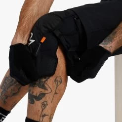 Race Face Ambush Knee - Stealth -Berg Fahrrad Geschaft 821973447582 AMBUSH KNEE STEALTH M D4