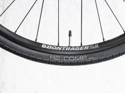 Trek FX 3 Disc Equipped Viper Red To Cobra Blood Fade 25 Trek FX 3 Disc Equipped Viper Red To Cobra Blood Fade -Berg Fahrrad Geschaft FX3DiscEquipped 22 35107 B Alt6