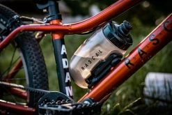 Bottle Twist Set - Trinkflasche Mit Halter -Berg Fahrrad Geschaft a9a8c8a6 44a1 4311 8468 8bfc3052faf6 w1920